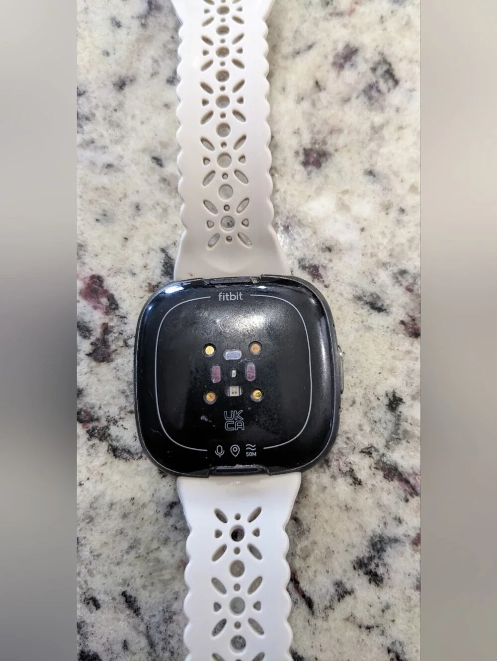 Fitbit Versa 4 Smartwatch & Silicone Band Bundle